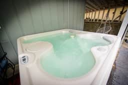 Gingerbread Hot Tub and Access to Farm Petting Zoo - Image 3