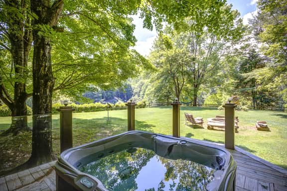 Magic Cabin with Private Petting Zoo and Hot Tub - Image 3